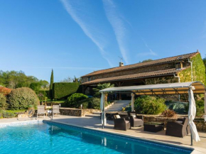 Huge Holiday Home in Aquitaine with Private Swimming Pool